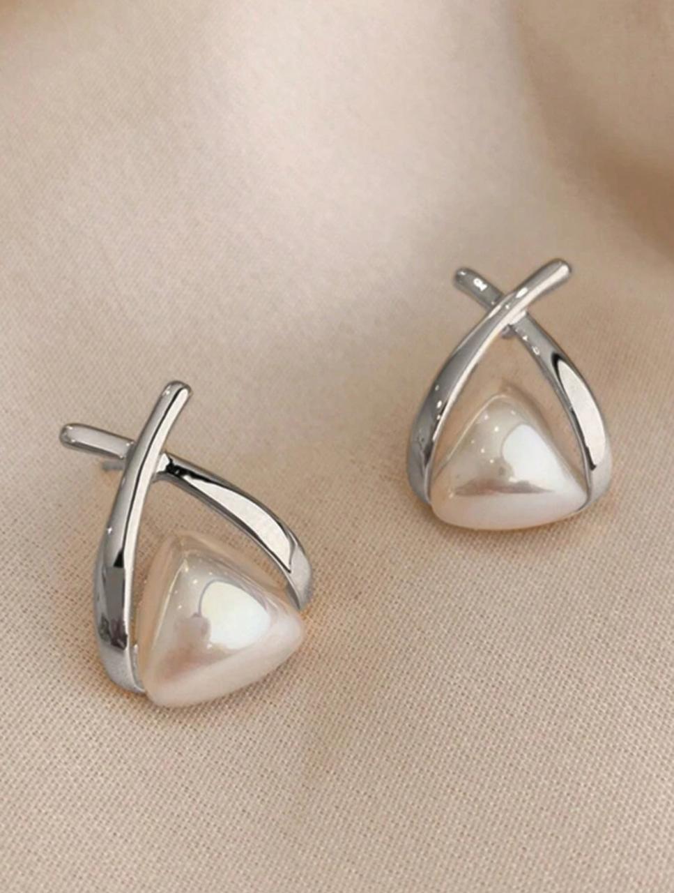 FAUX PEARL FISH SHAPED ELEGANT STUD image 5