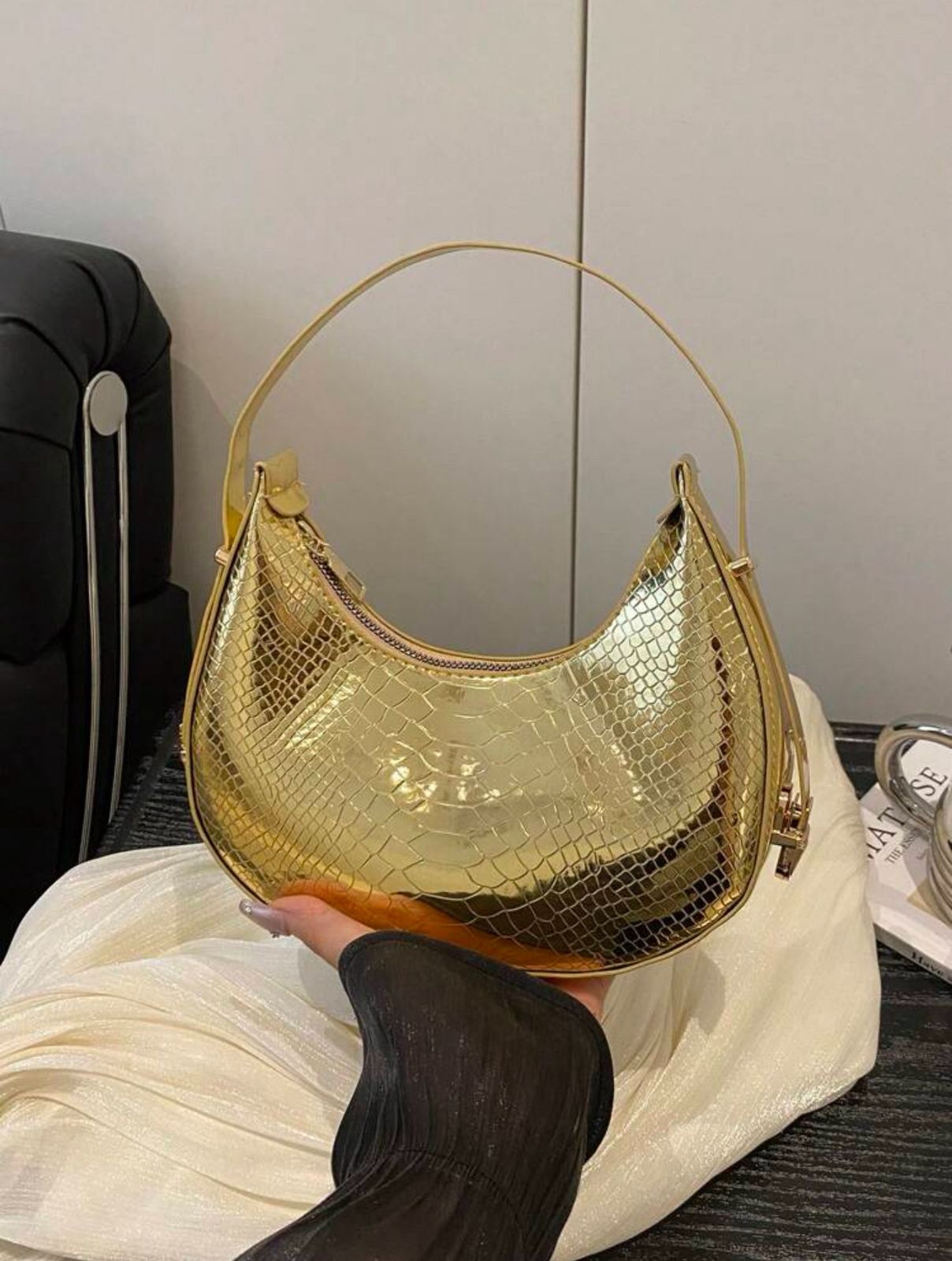 Metallic Snakeskin Embossed Hobo Bag Solid Color Crocodile Embossed Shoulder Bag image 6