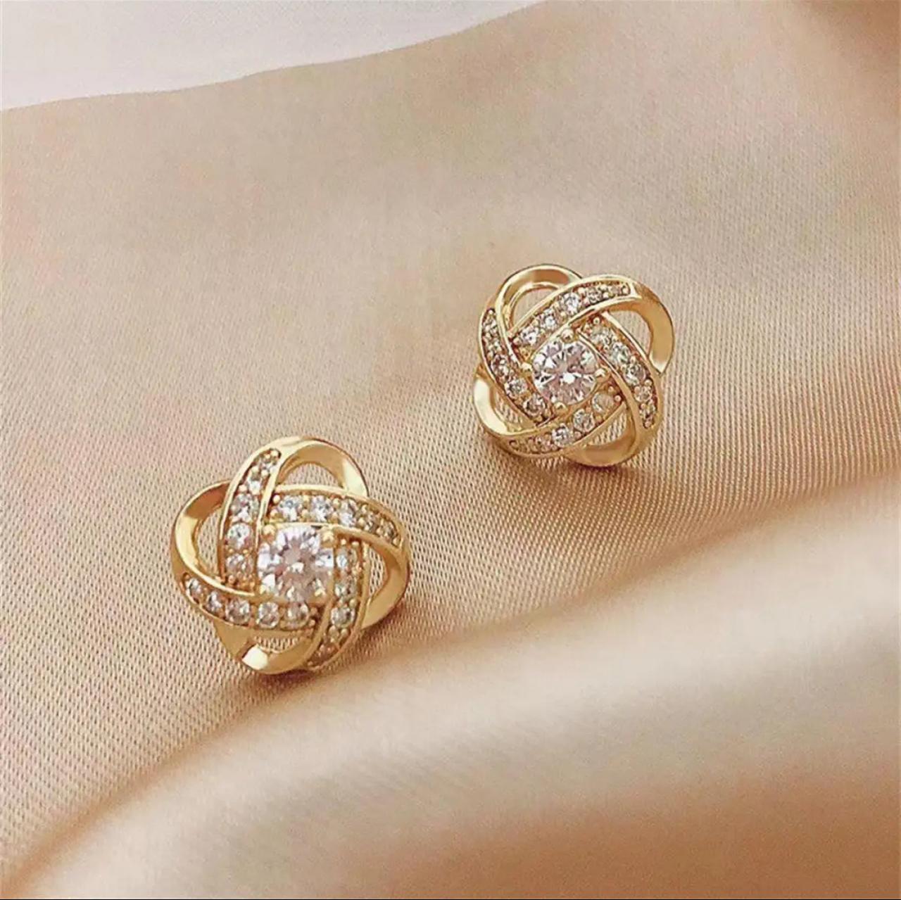DELICATE ZIRCON STUD image 2