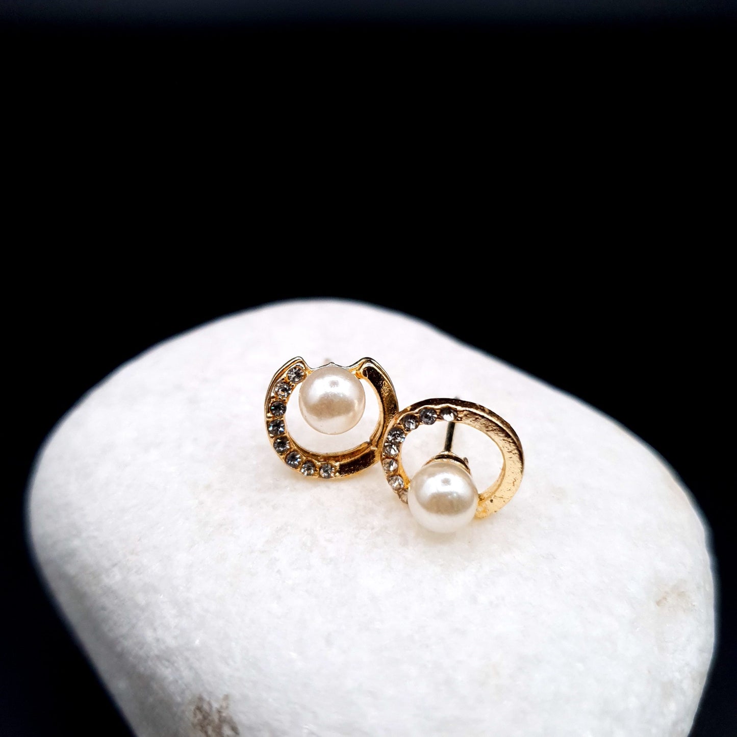C PEARL STUD image 5