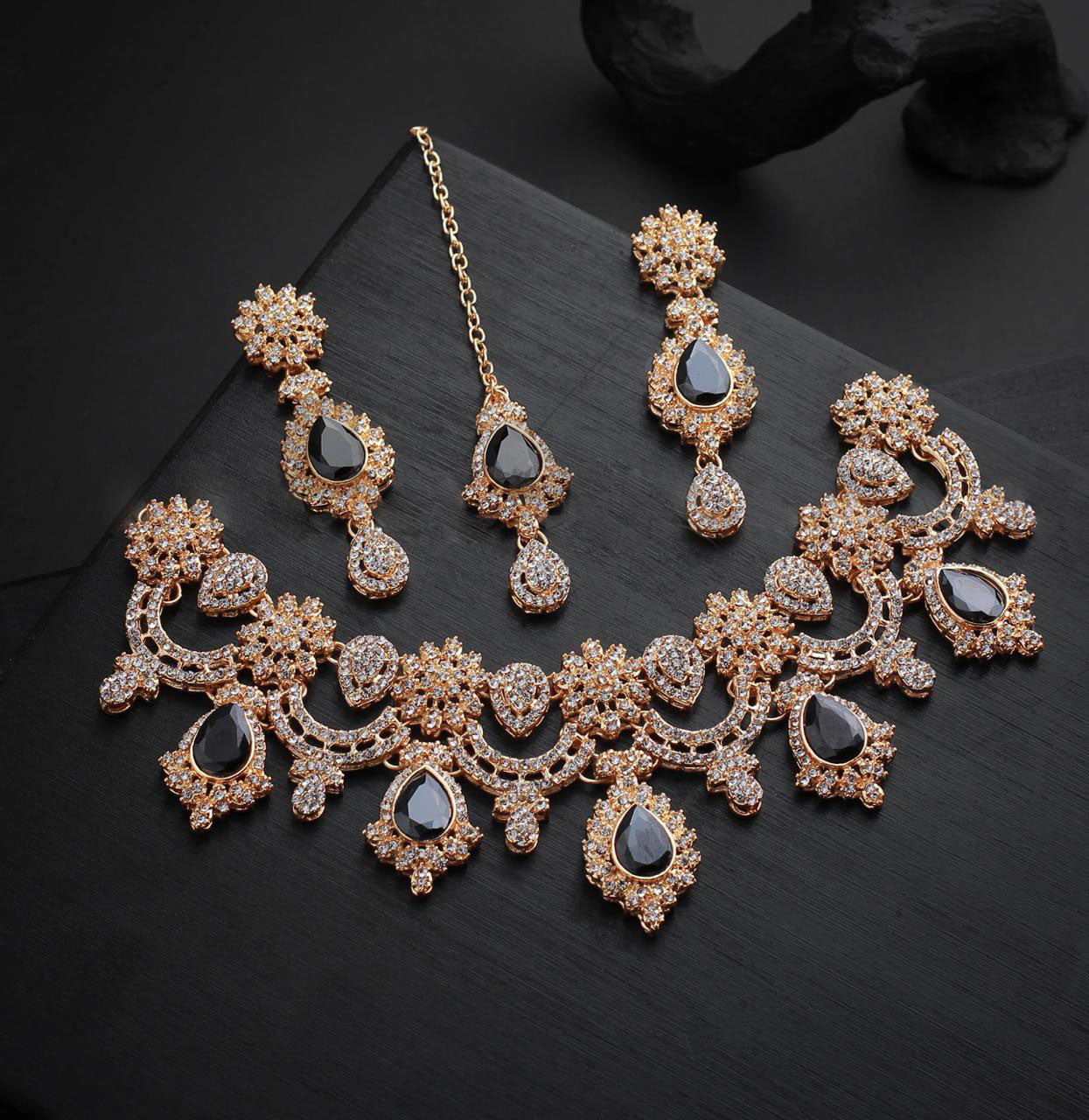 AETHER NEKLACE (Black & Blue) image 5