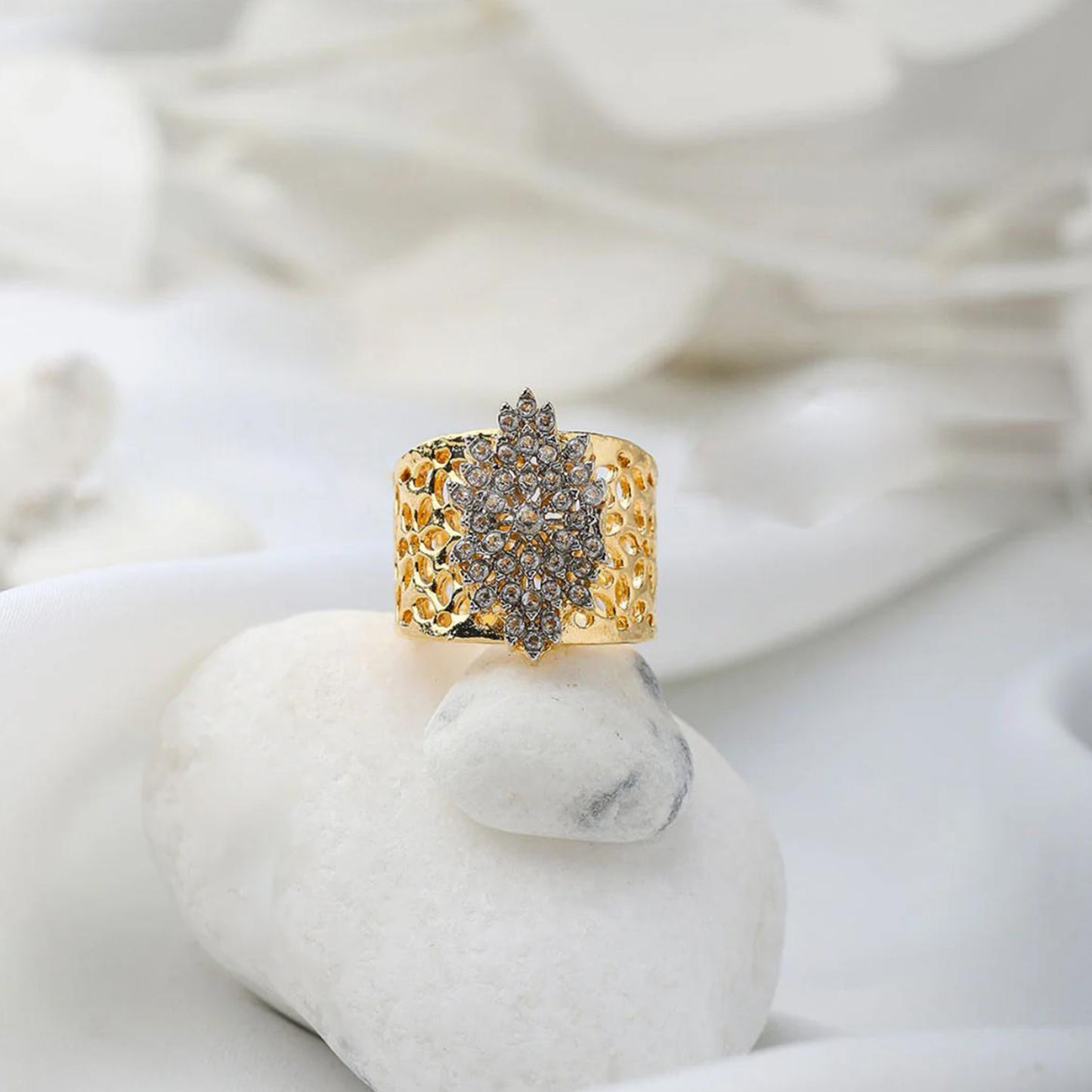 GOLDEN RING WITH SILVER STONES image 3