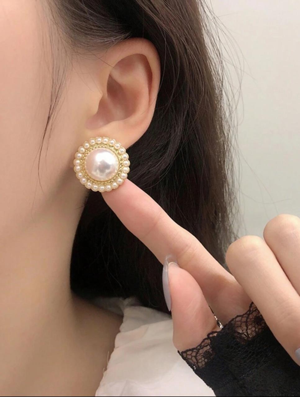 Faux Pearl Round Shaped Rhinestone Stud image 2