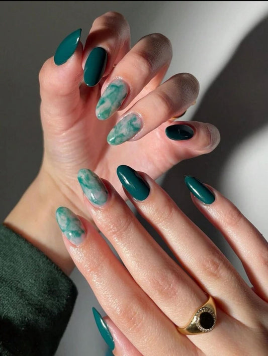 24 PCS Short Almond Shaped Green And White Color Block European Style Fingernail Set image 1