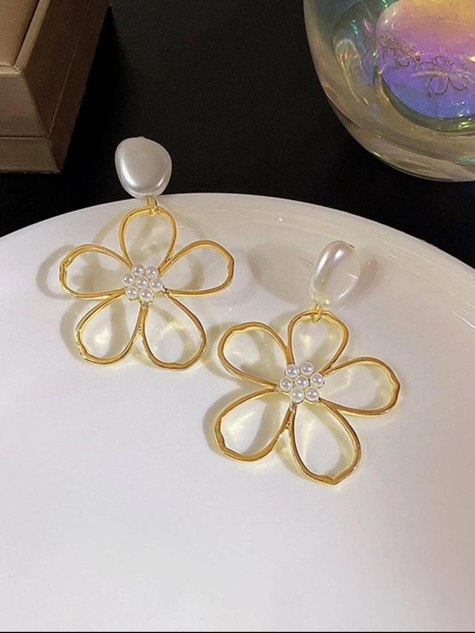FLORAL CHANDELIER EARRING image 5