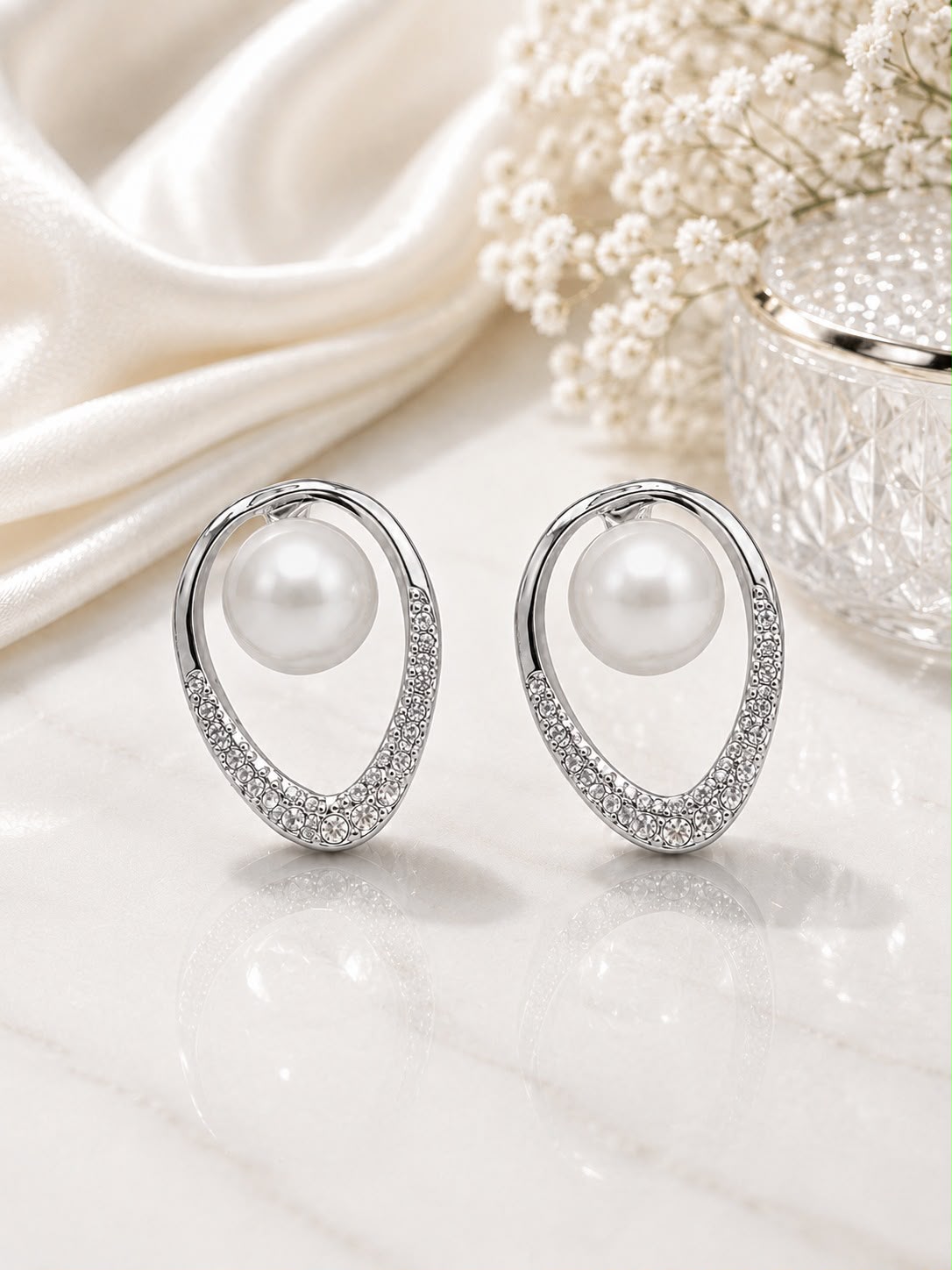 Pearl Halo Zircon Stud