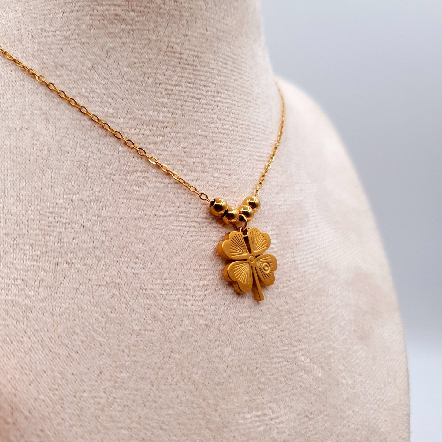 Maple leaf pendant with chain captures nature?s beauty in a stunning design. A symbol of strength and grace, perfect for any occasion. image 5