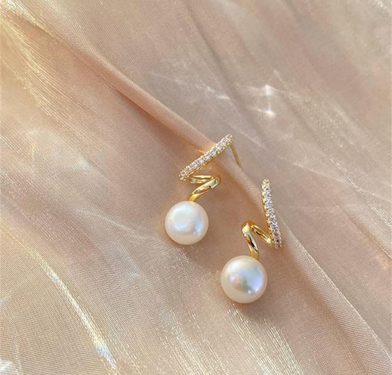 ZIG ZAG PEARL STUD image 3