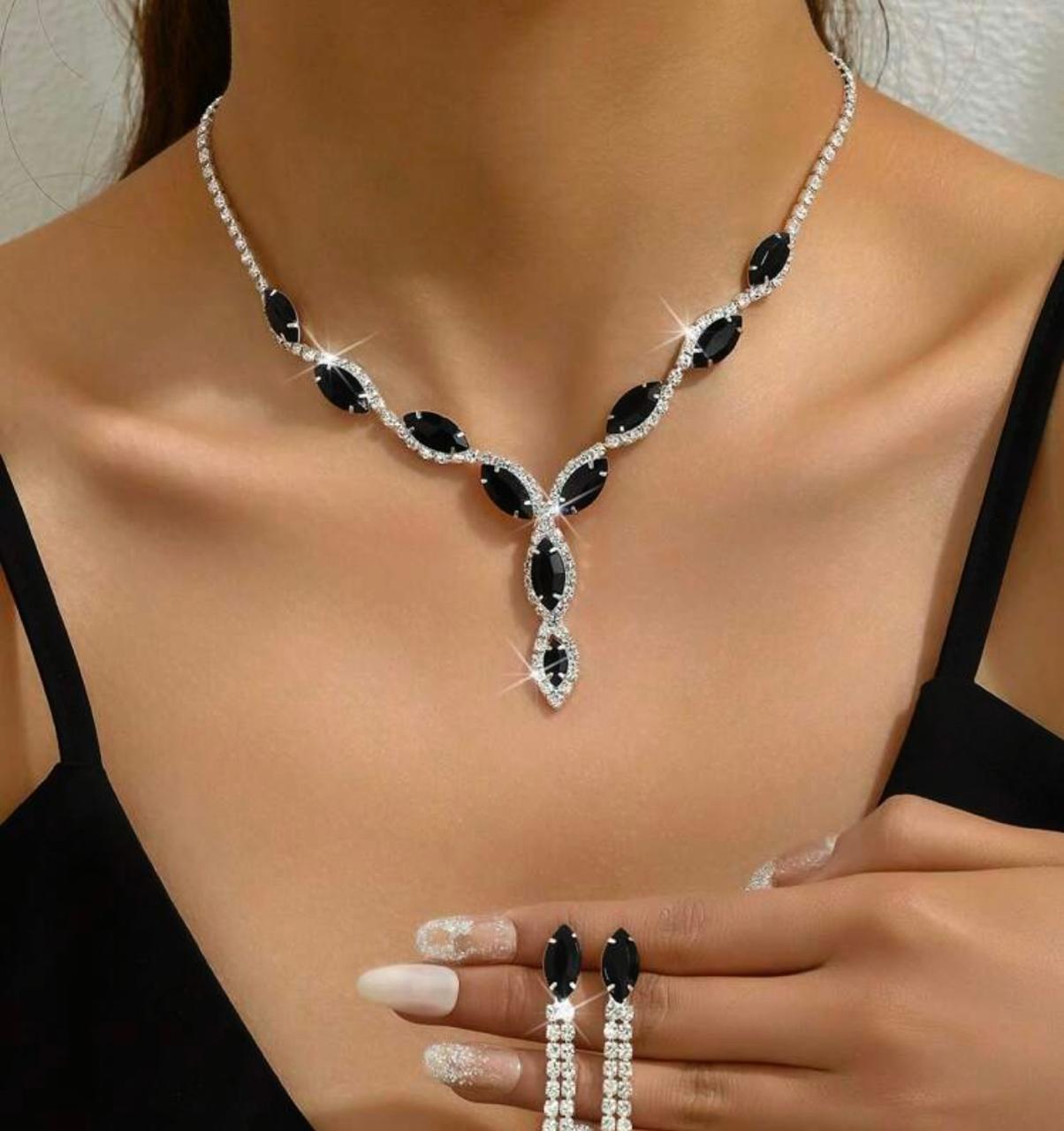 BLACK CRYSTAL NEKLACE SET image 3