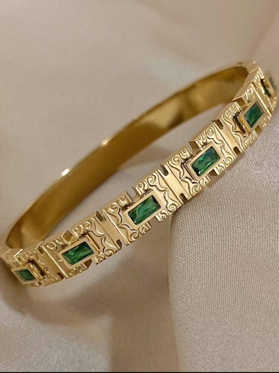 RETRO GOLD CUFF BRACELET image 5