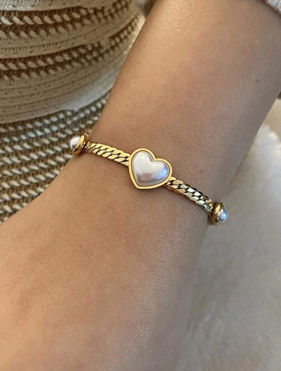 LATEST DESIGN WHITE HEART SHAPED NEKLACE SET image 3