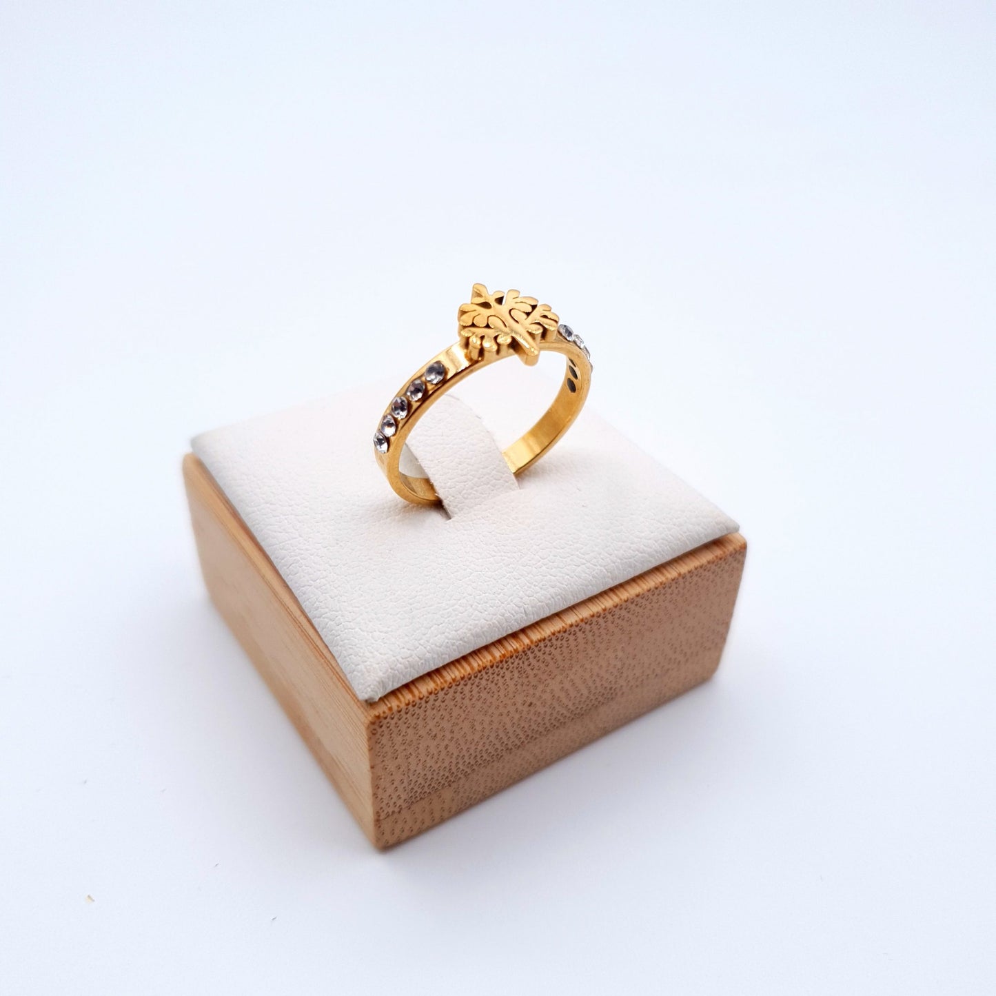 A stunning and refined ring that effortlessly offering a blend of sophistication and modern flair image 2