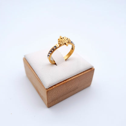 A stunning and refined ring that effortlessly offering a blend of sophistication and modern flair image 2