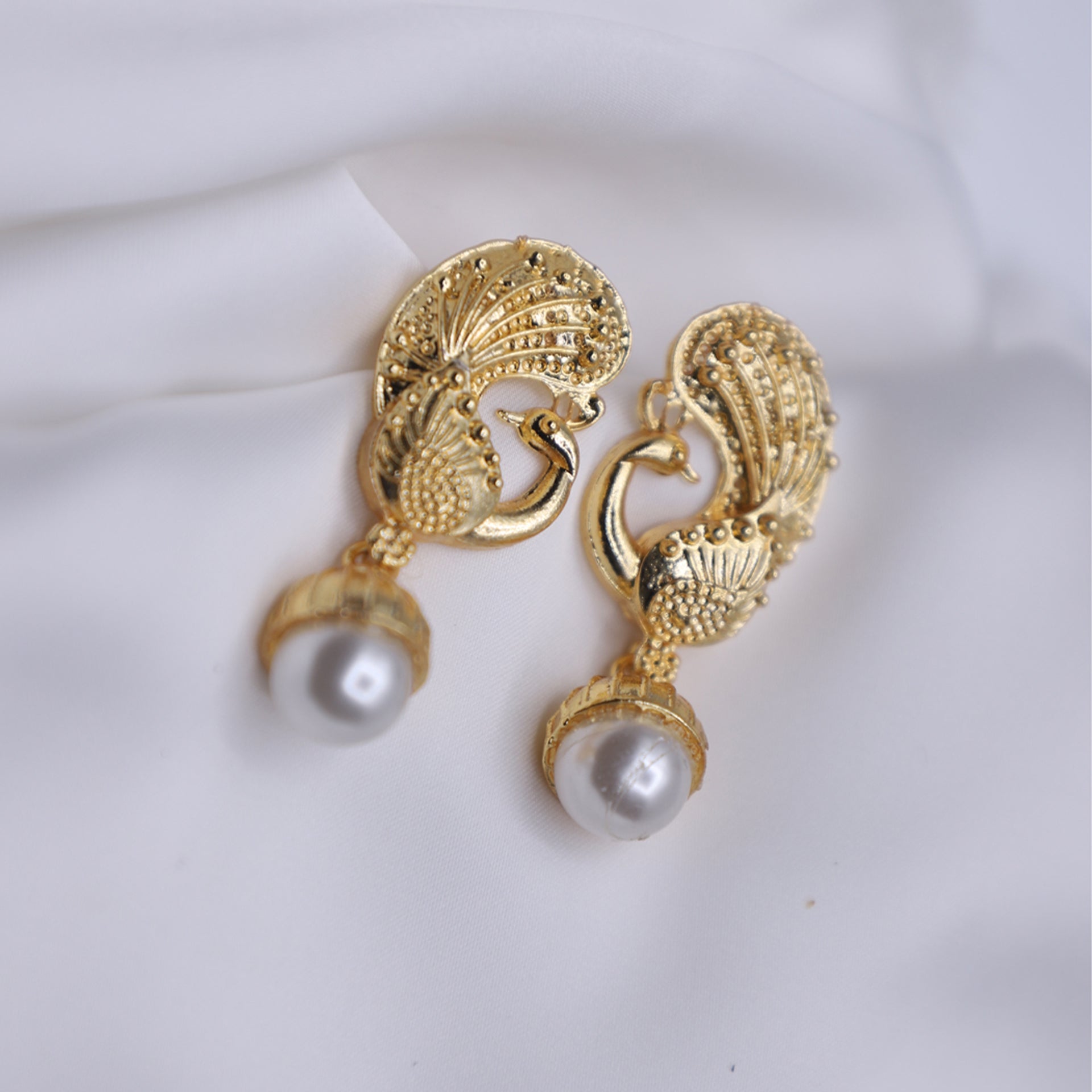 PEACOCK PEARL DROP image 2