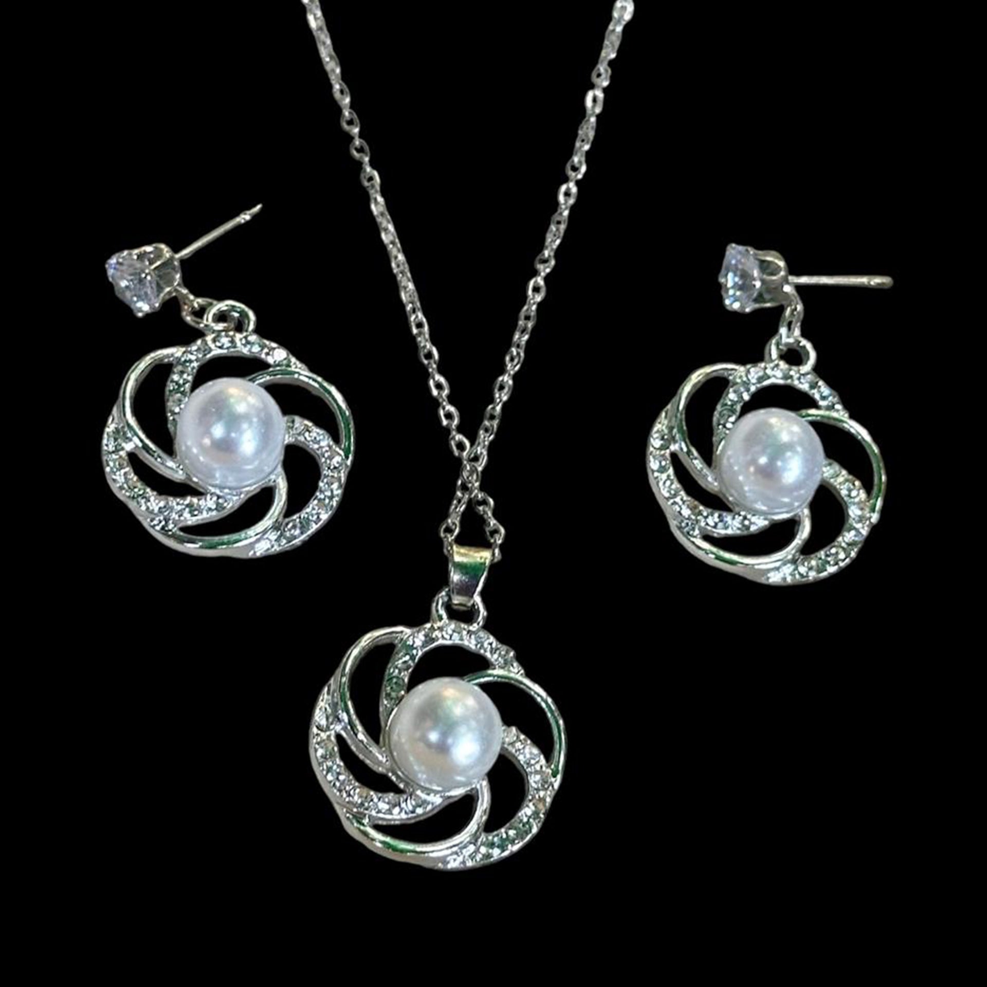 WHEEL PENDENT SET image 0