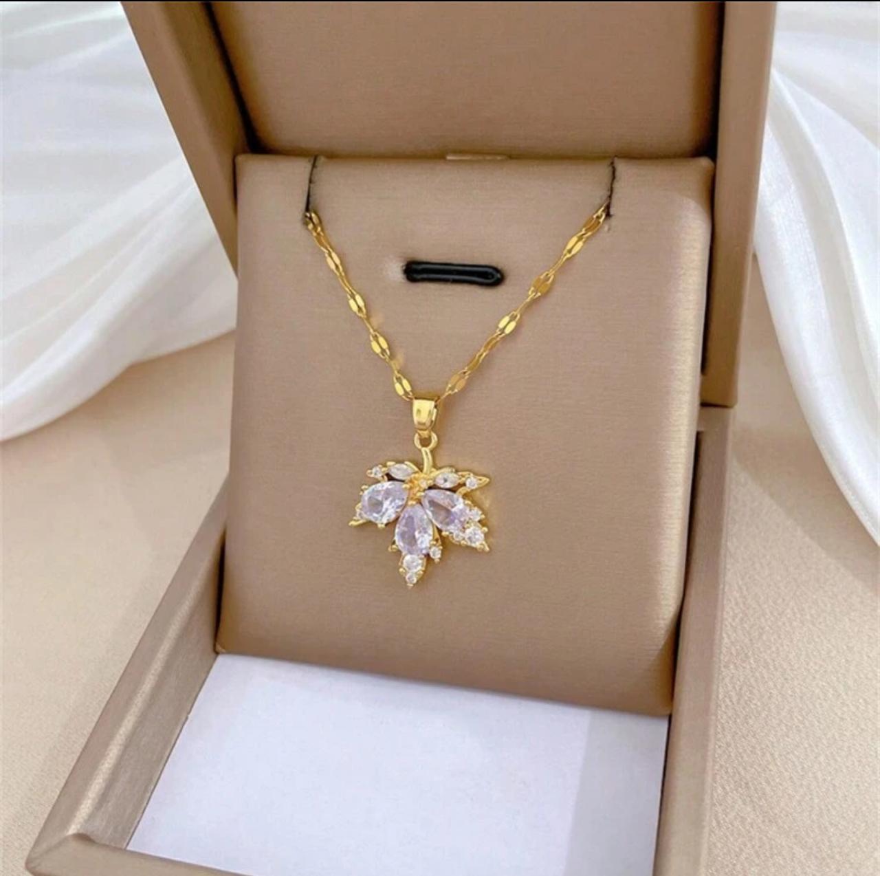 Stylish Cubic Zirconia Maple Leaf Necklace Set image 3