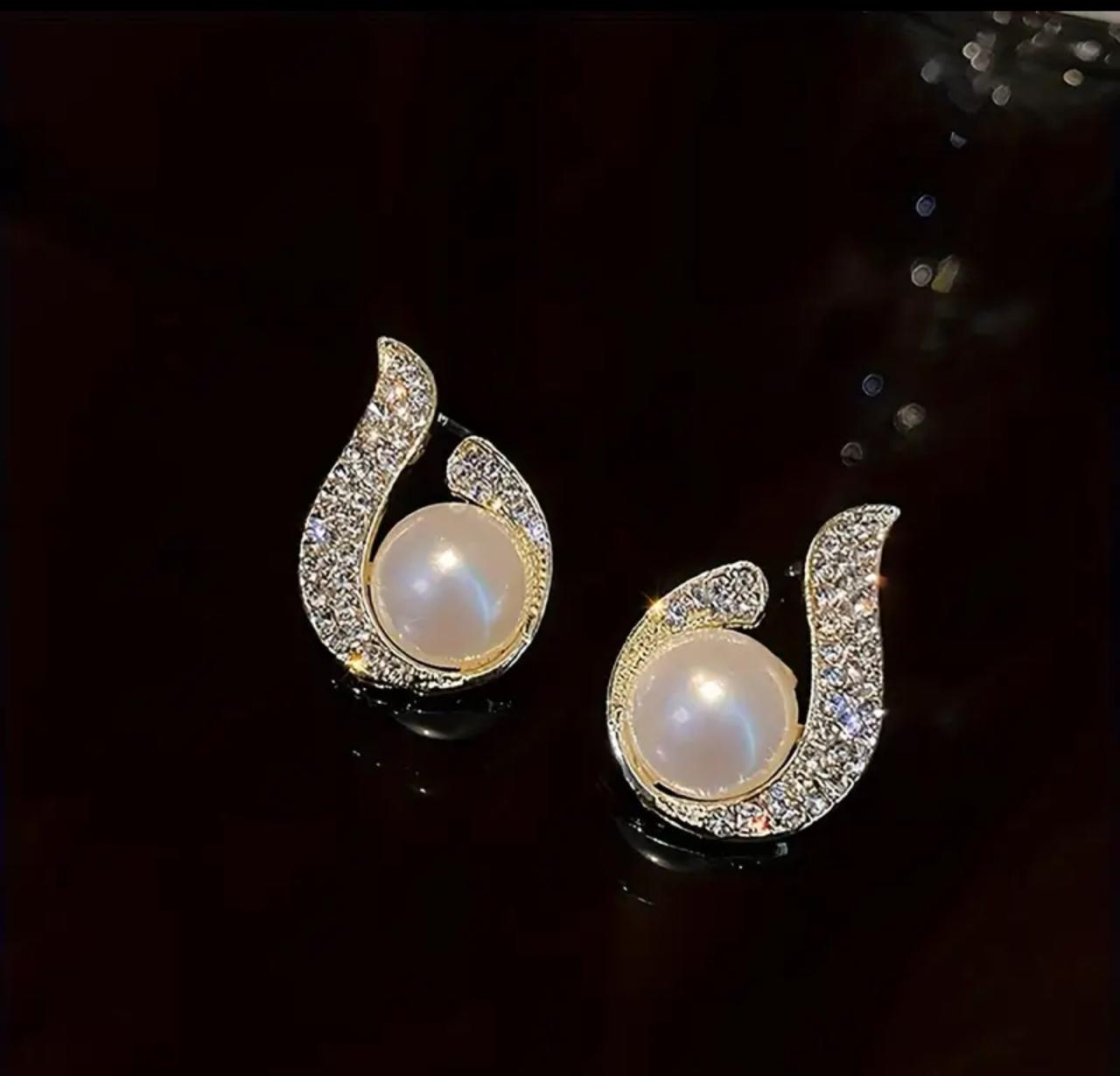 French Style Personalized Fashionable and Versatile High-end Stud image 1