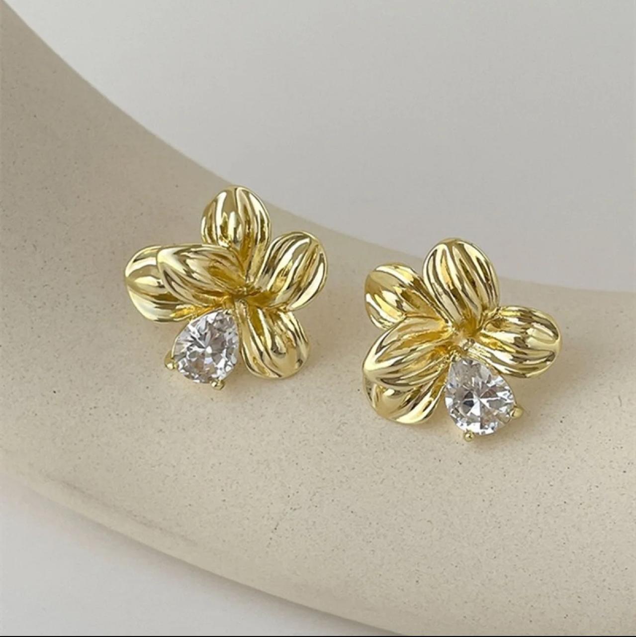 GOLDEN LEAVE ZIRCON image 4