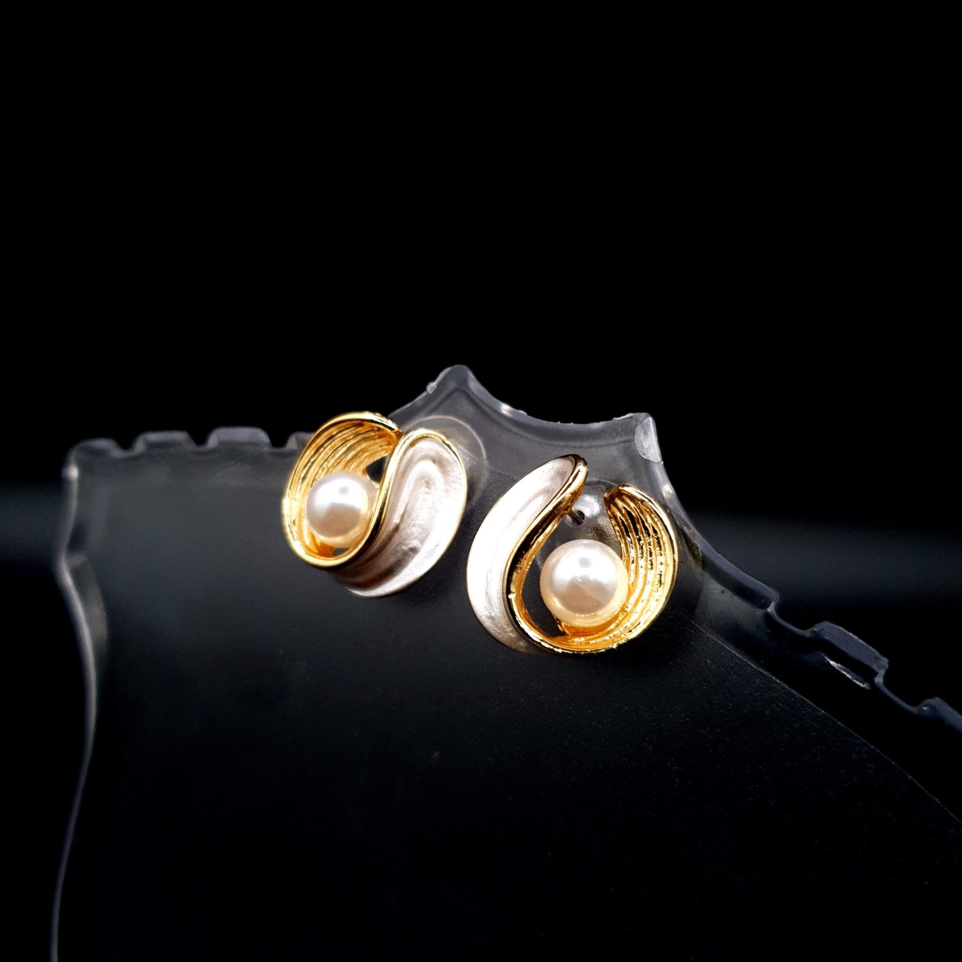 ROUND AND PEARL STUD image 3