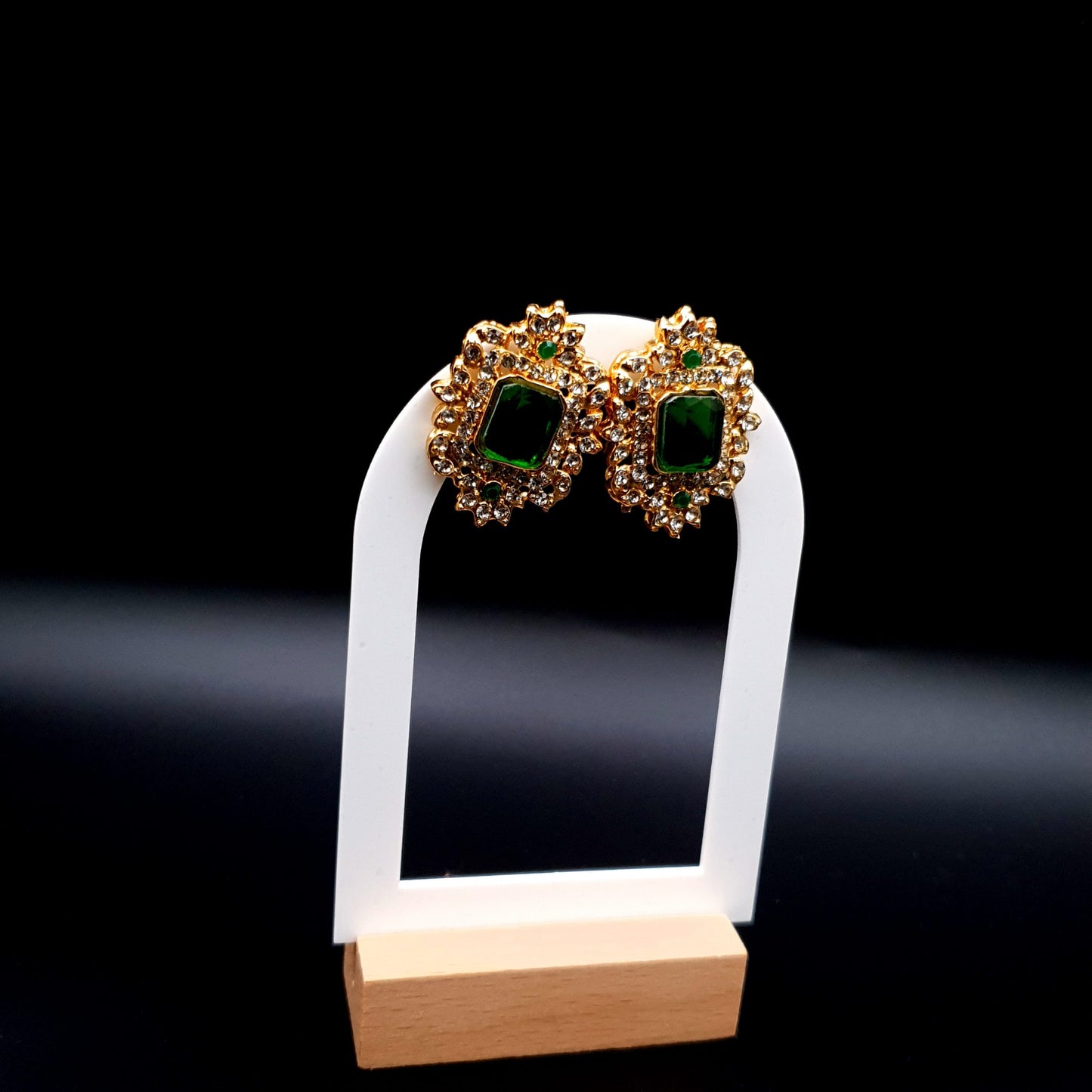 EMERALD SET WITH BEAD CHAIN image 12