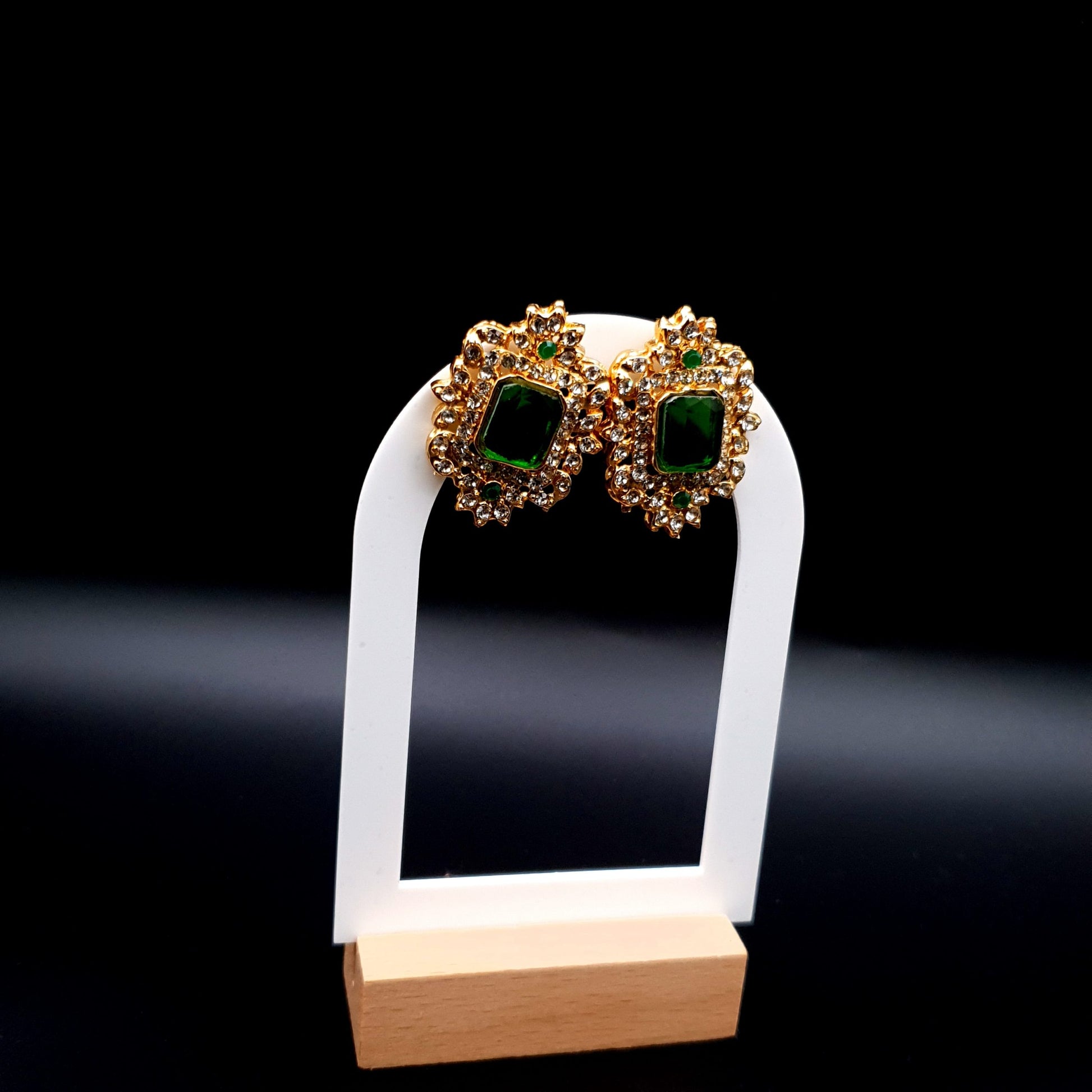 EMERALD SET WITH BEAD CHAIN image 12