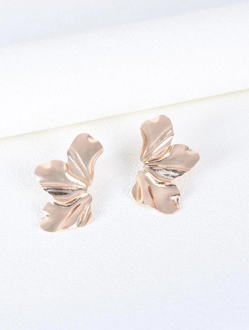 FASHIONABLE FLOWER DÉCOR STUD image 2