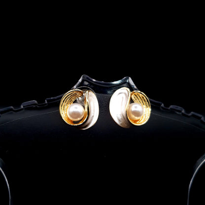 ROUND AND PEARL STUD image 2