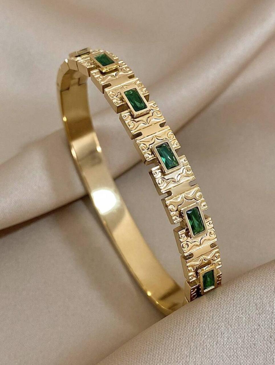 RETRO GOLD CUFF BRACELET image 1