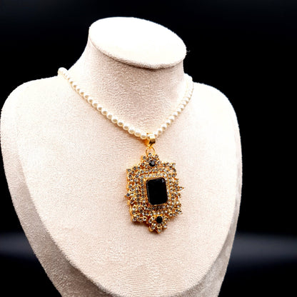 EMERALD SET WITH BEAD CHAIN image 5