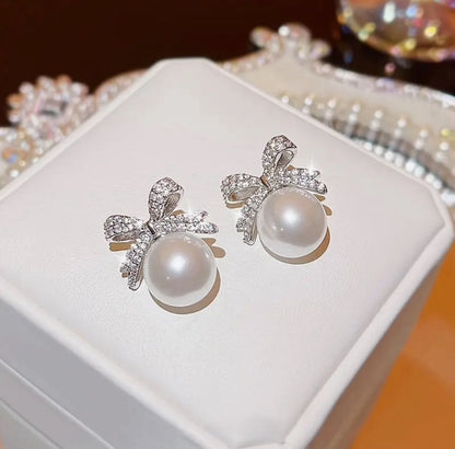 Vintage Elegant Bowknot Stud with Geometric Bead image 1