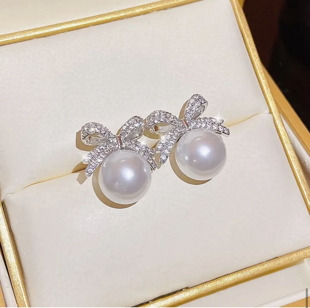 Vintage Elegant Bowknot Stud with Geometric Bead image 3