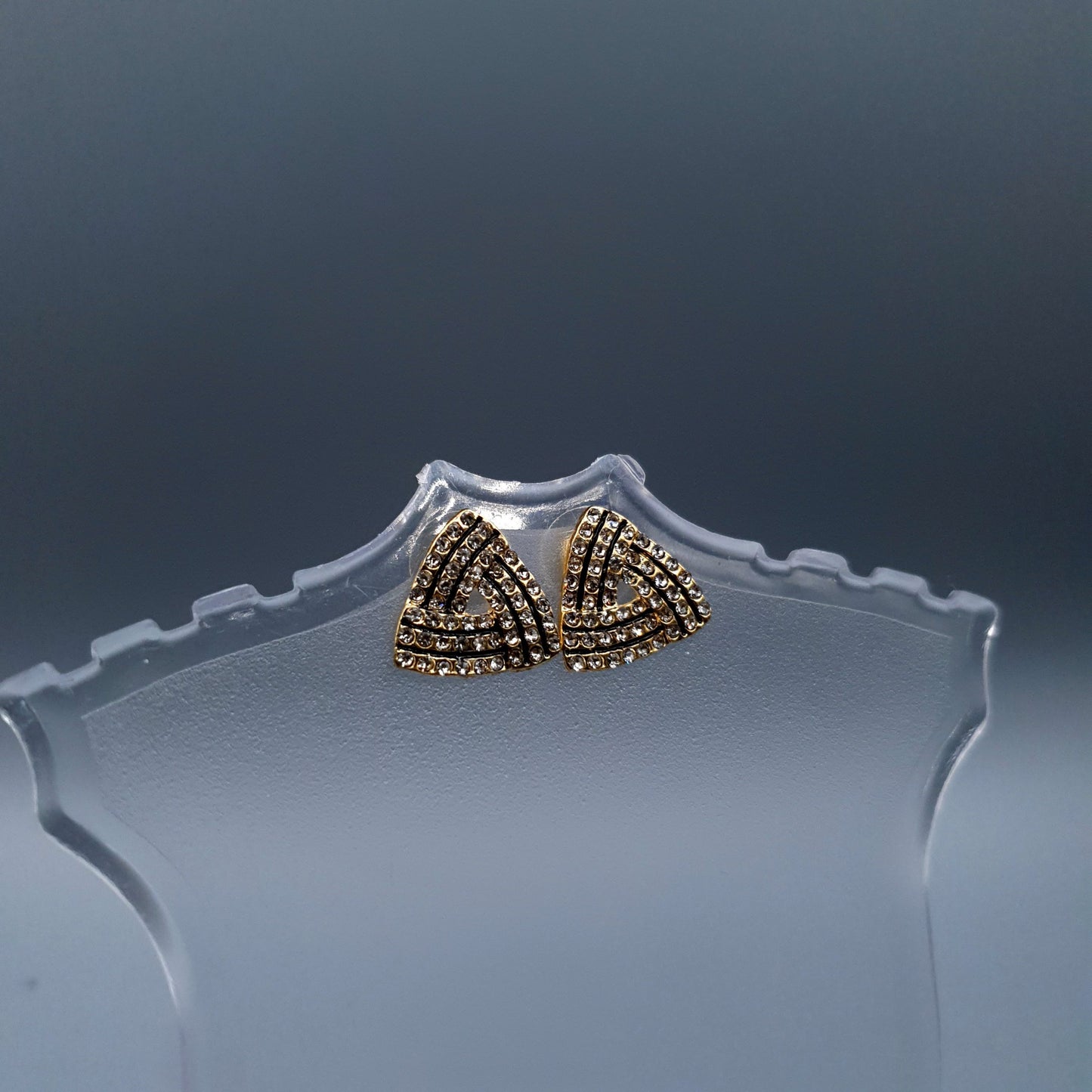 TRIANGLE BLACK & GOLDEN image 2