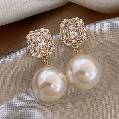 Pair of Fashionable and Elegant French Style Imitation Pearl Earrings with Metal Inlay image 2