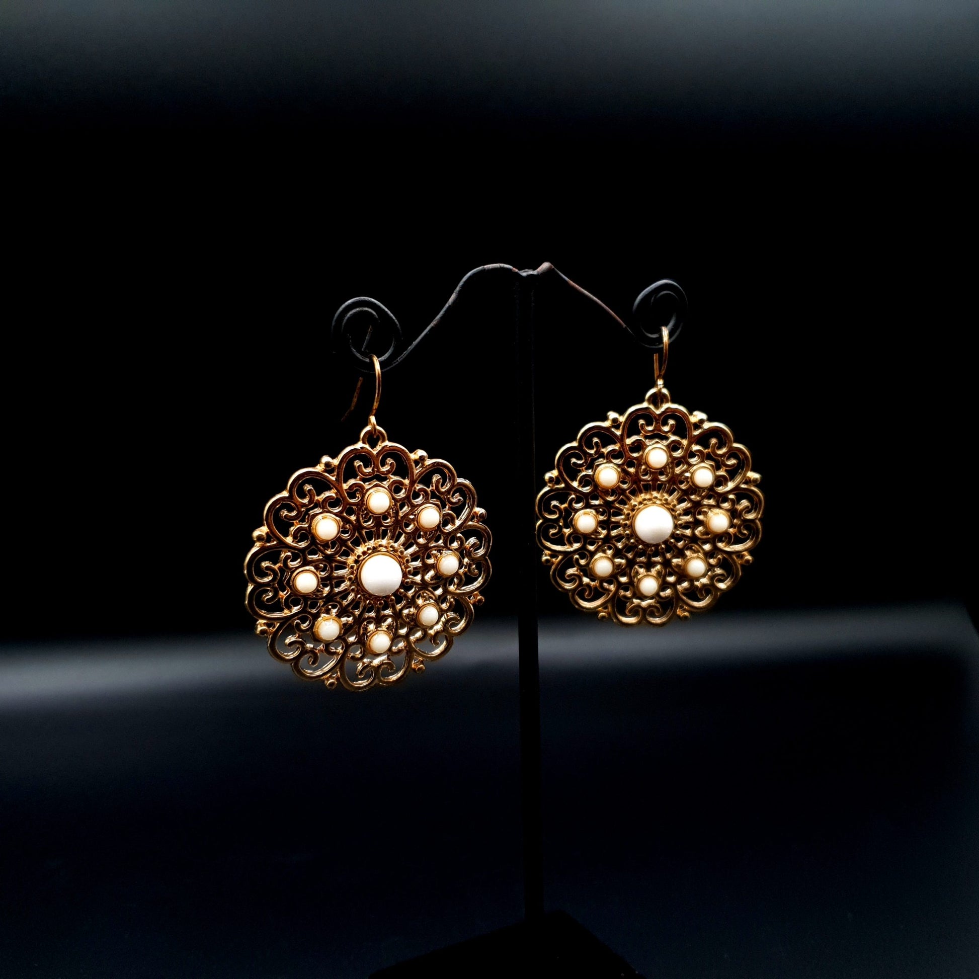 GOLDEN WHITE PEARLS image 2