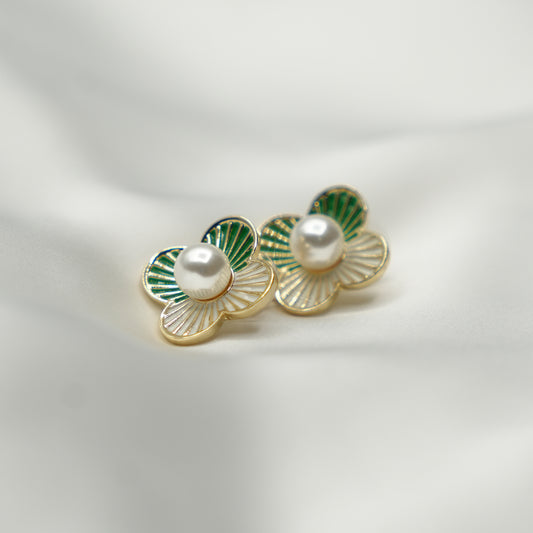 PAINTED LINE FLOWER STUD image 0