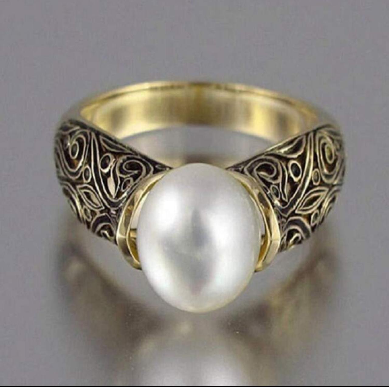 VINTAGE GOLDEN INLAID SYNTHETIC FAUX PEARL RING image 2