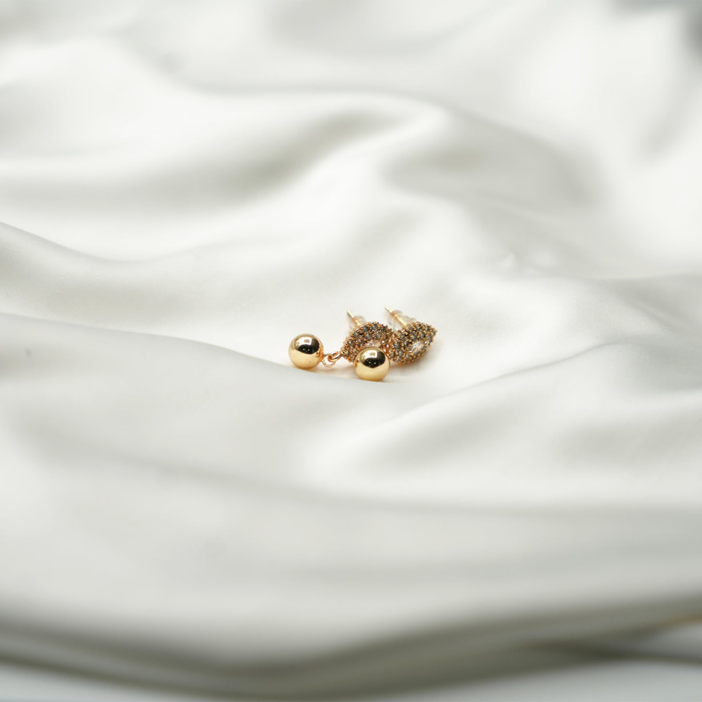 GILDED DROP EAR RINGS image 3