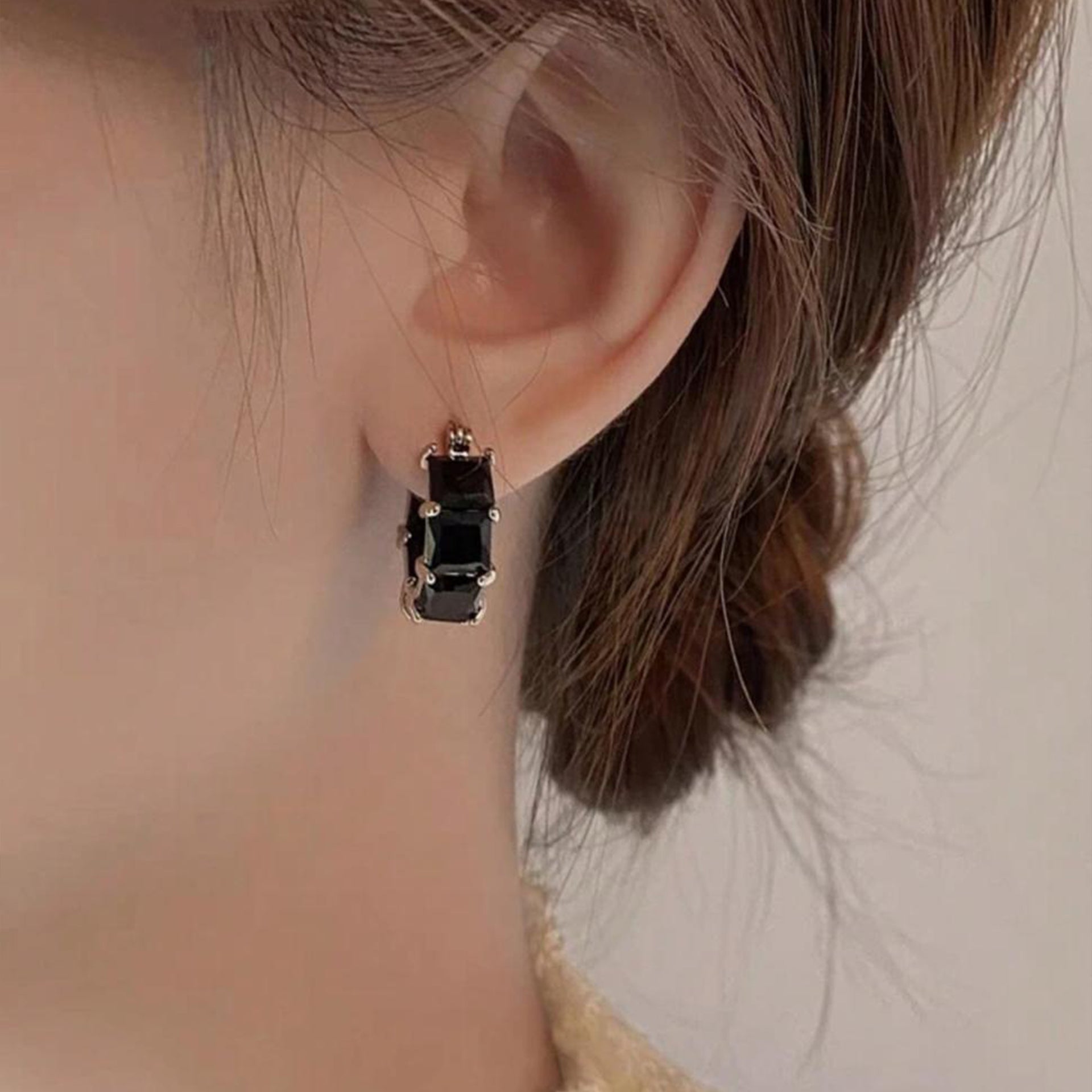 ZARQOONIA EAR HOOP image 5