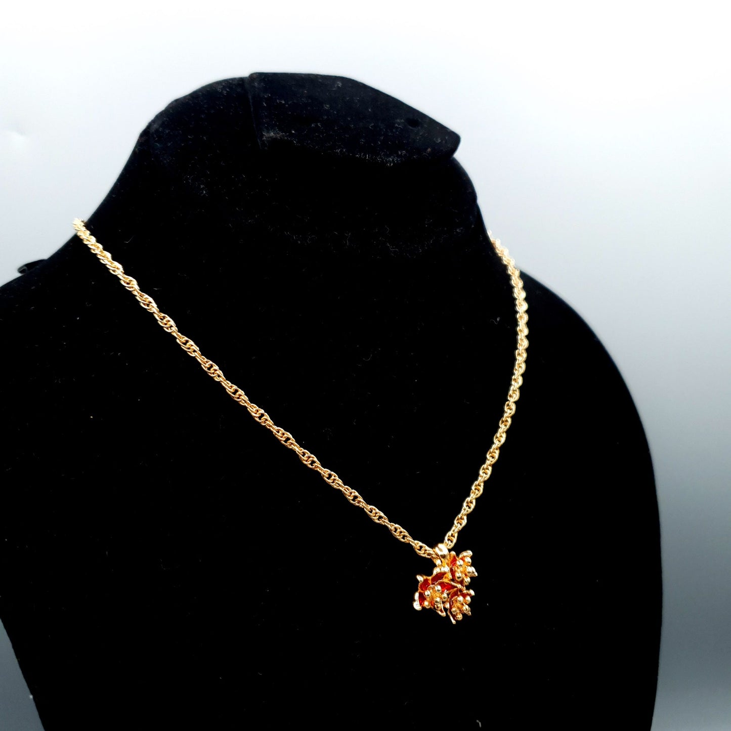 RED FLOWER PENDENT image 2