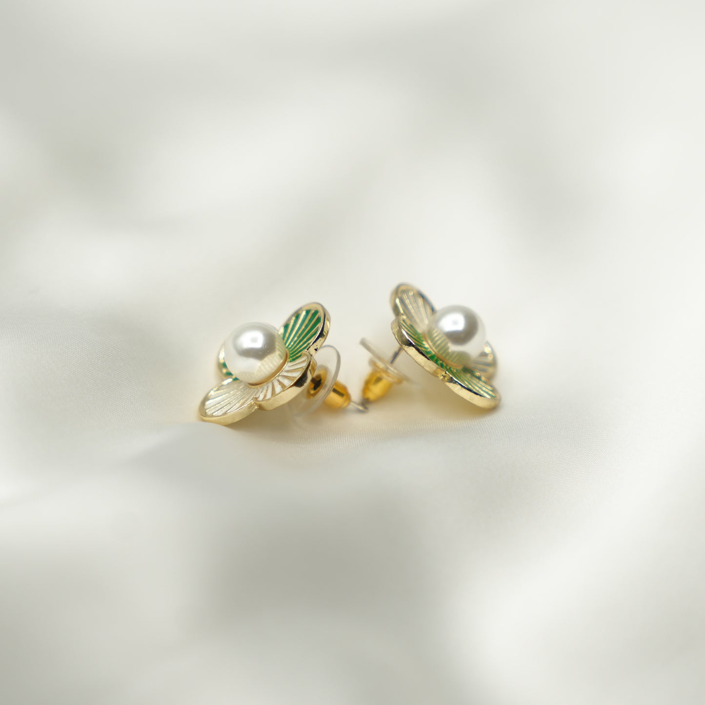 PAINTED LINE FLOWER STUD image 2