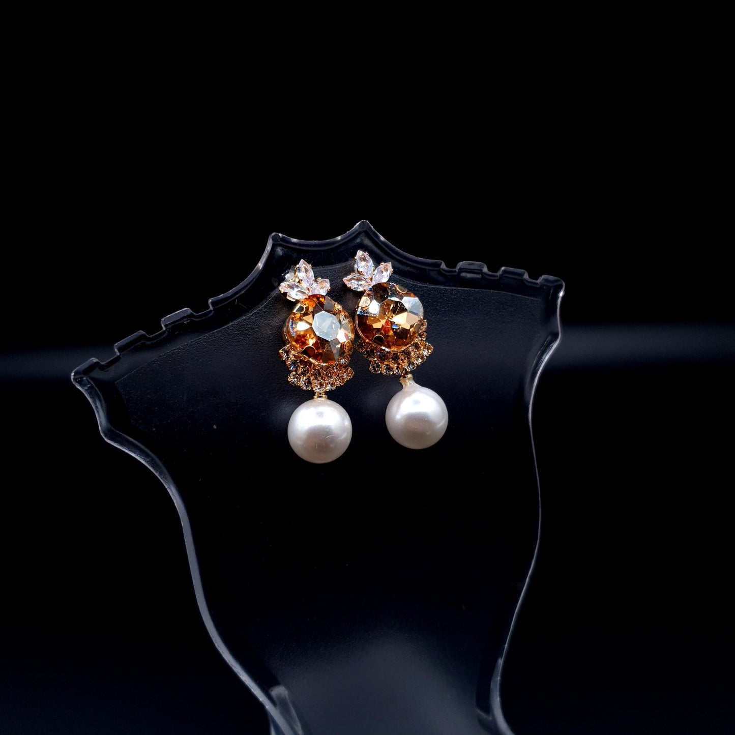 Stunning oval-shaped rhinestone earrings with a graceful pearl for an elegant charm. image 6