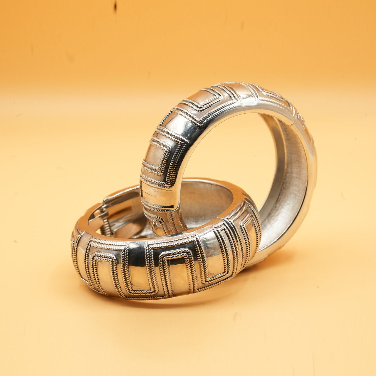 High-quality copper alloy with a silver-tone finish, ensuring durability and a polished look. (Openable) image 5
