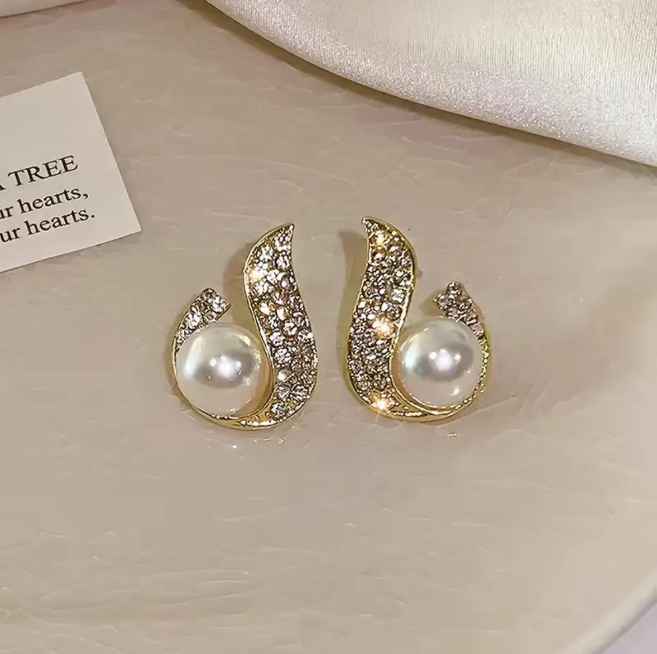 French Style Personalized Fashionable and Versatile High-end Stud image 3