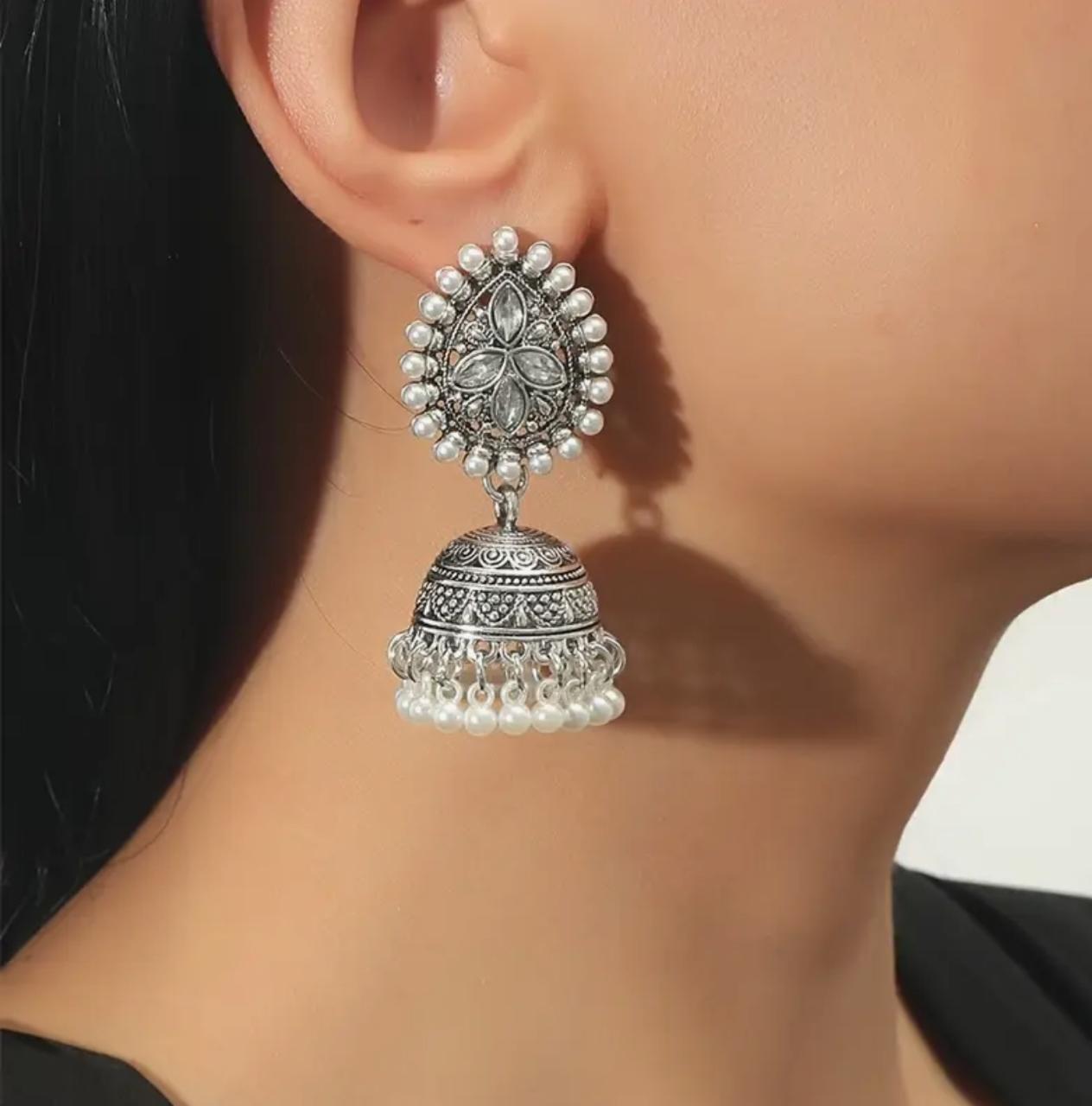 Eastern Bollywood-Inspired Waterdrop-Shaped Earrings image 3