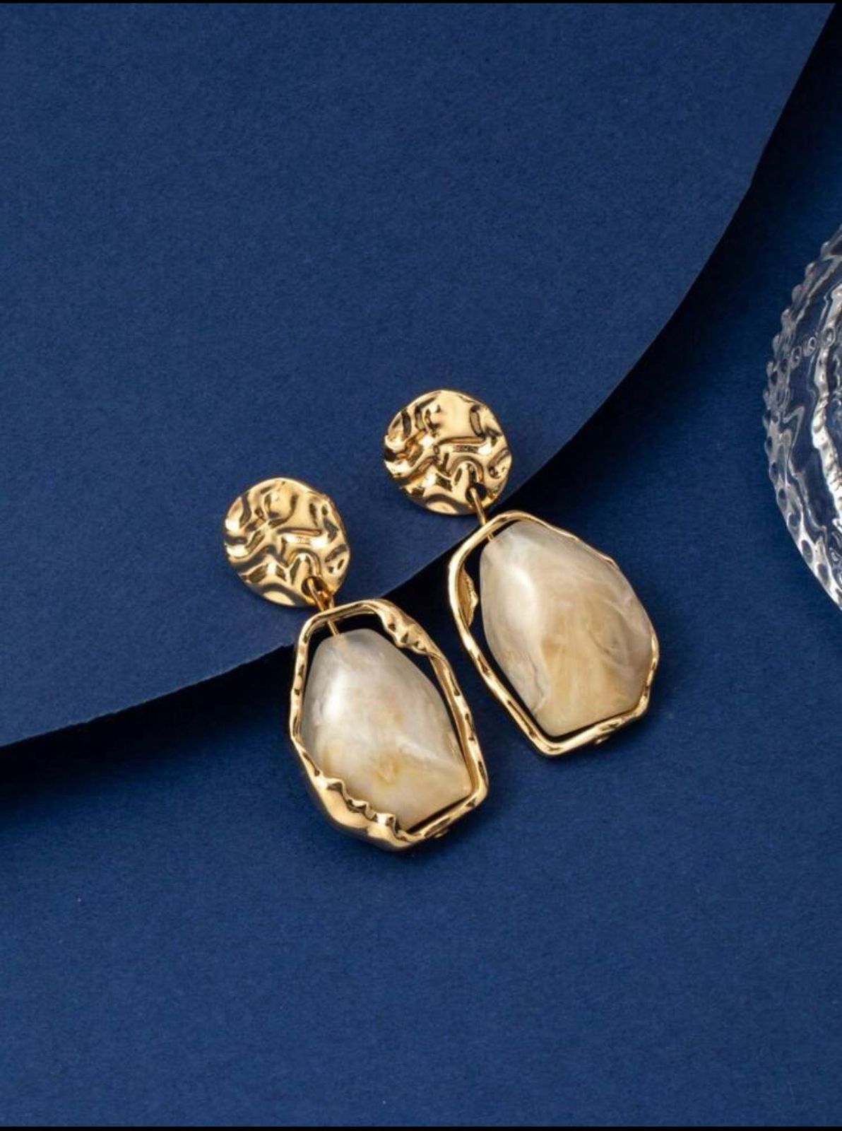 Elegant Minimalist Vintage Gold-Tone Earrings image 3