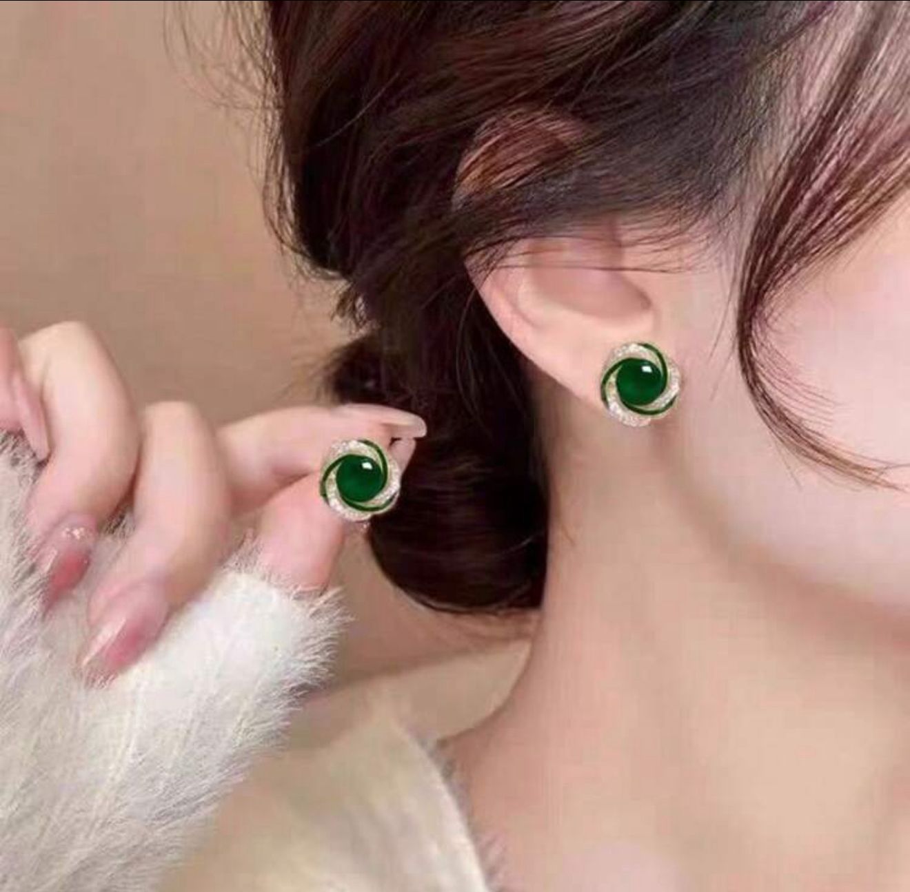Elegant High-End Chic Small Compact Versatile Fresh Earrings image 1