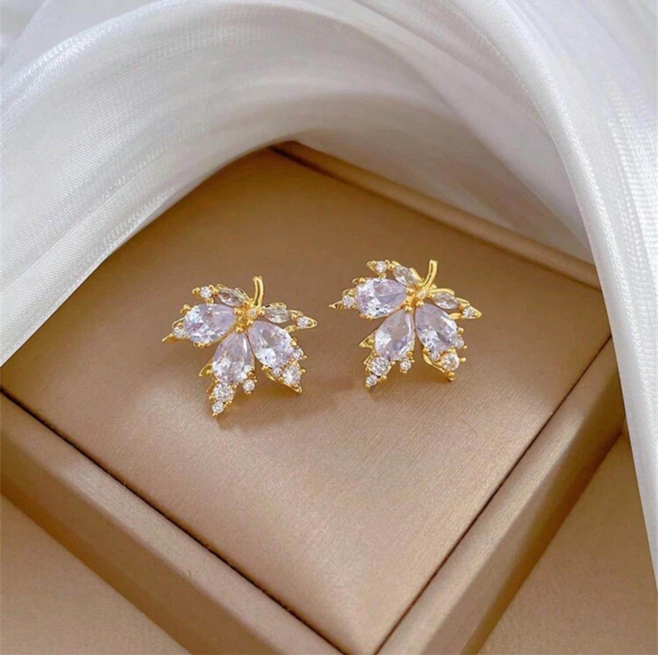Stylish Cubic Zirconia Maple Leaf Necklace Set image 5