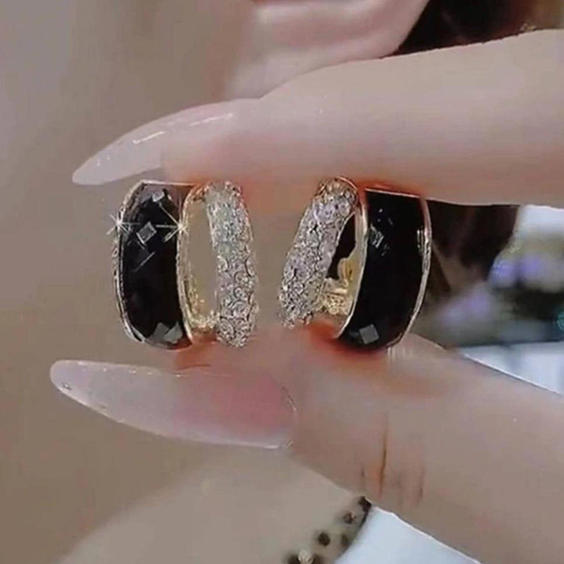 RHINESTONE DÉCOR image 2