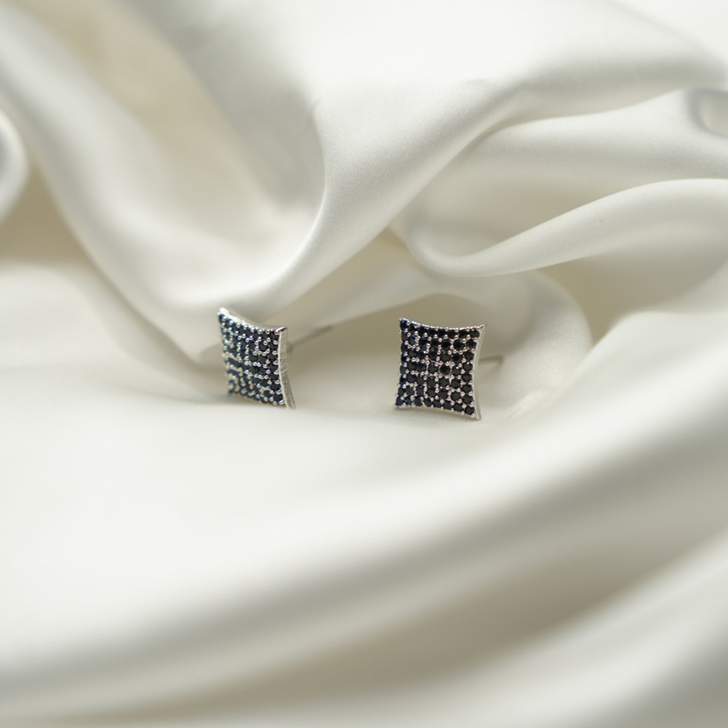 SQUARE STYLE-SILVER, GOLDEN & BLACK - Black image