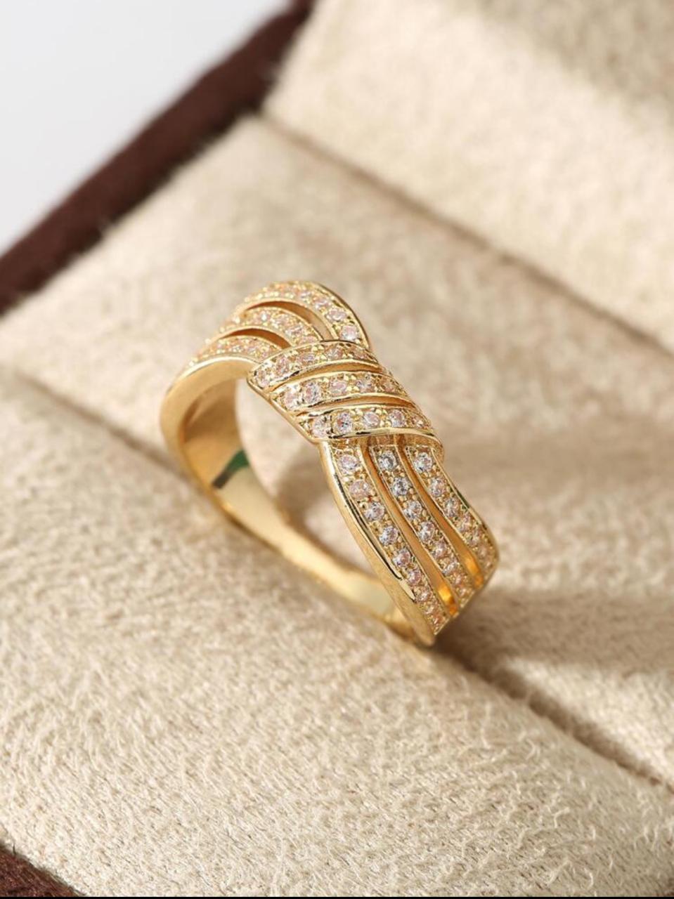 LUXURY CRYSTAL ZIRCONIA RING image 3